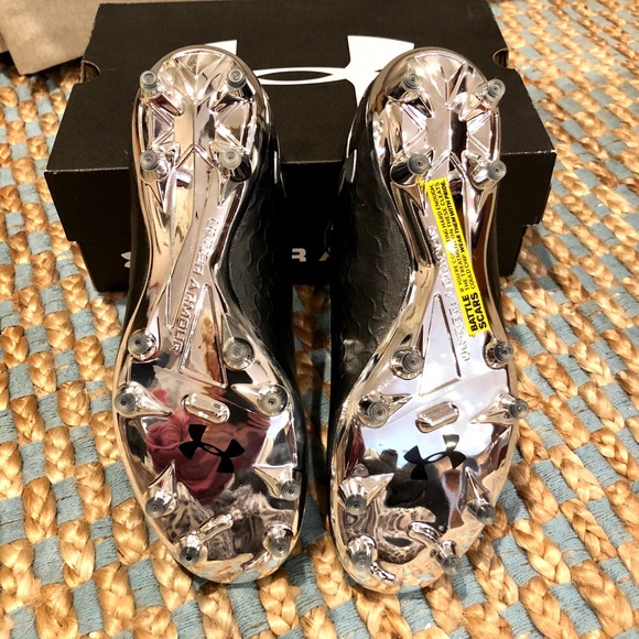 Under Armour Soccer Cleats - Picture 4 of 6